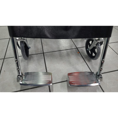 Silla de ruedas con 3 ajustes de altura en apoya pies MARCA ABM MEDICAL CARE