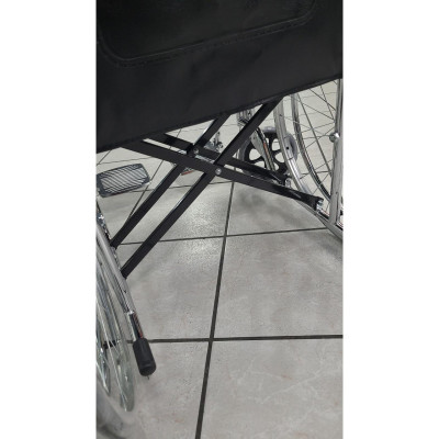 Silla de ruedas con 3 ajustes de altura en apoya pies MARCA ABM MEDICAL CARE